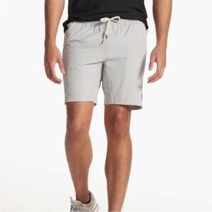 Vuori Men’s Kore Lined 7” Inseam Shorts in Platinum Linen Texture